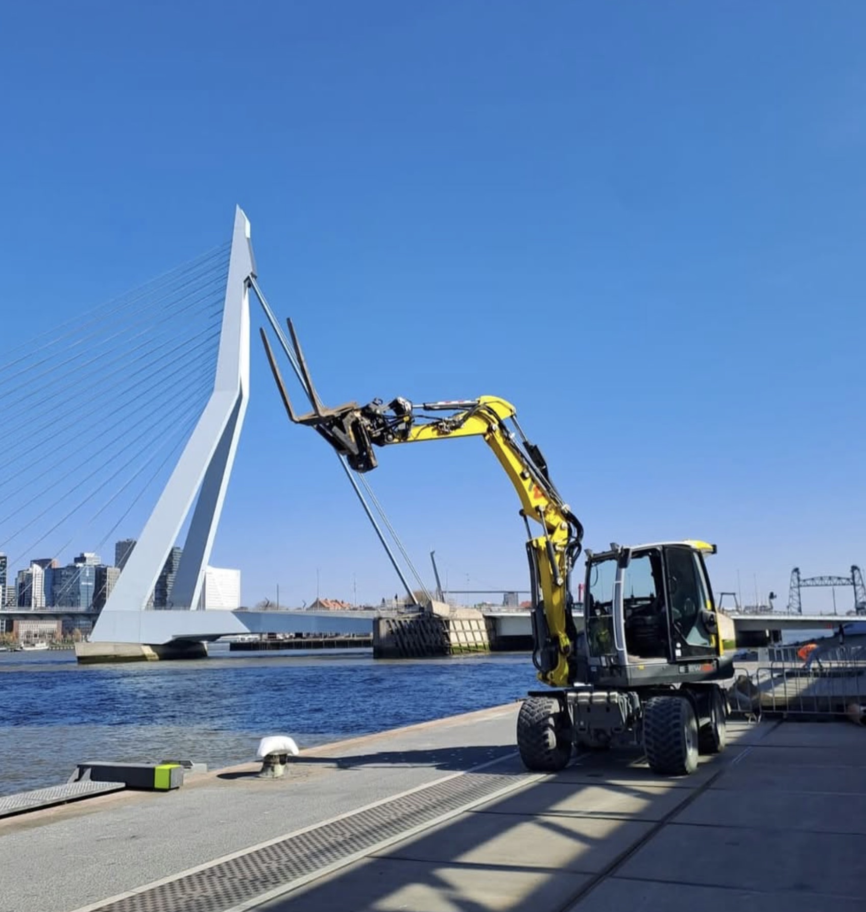 Wacker Neuson voor de Erasmusbrug