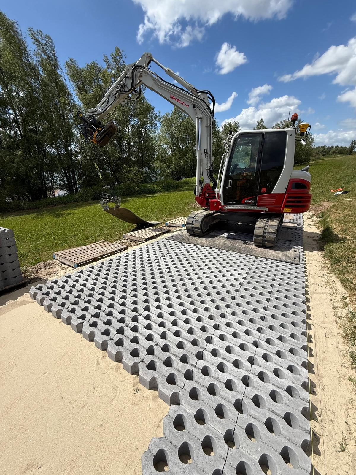 Detail van de aangelegde grasbetonverharding