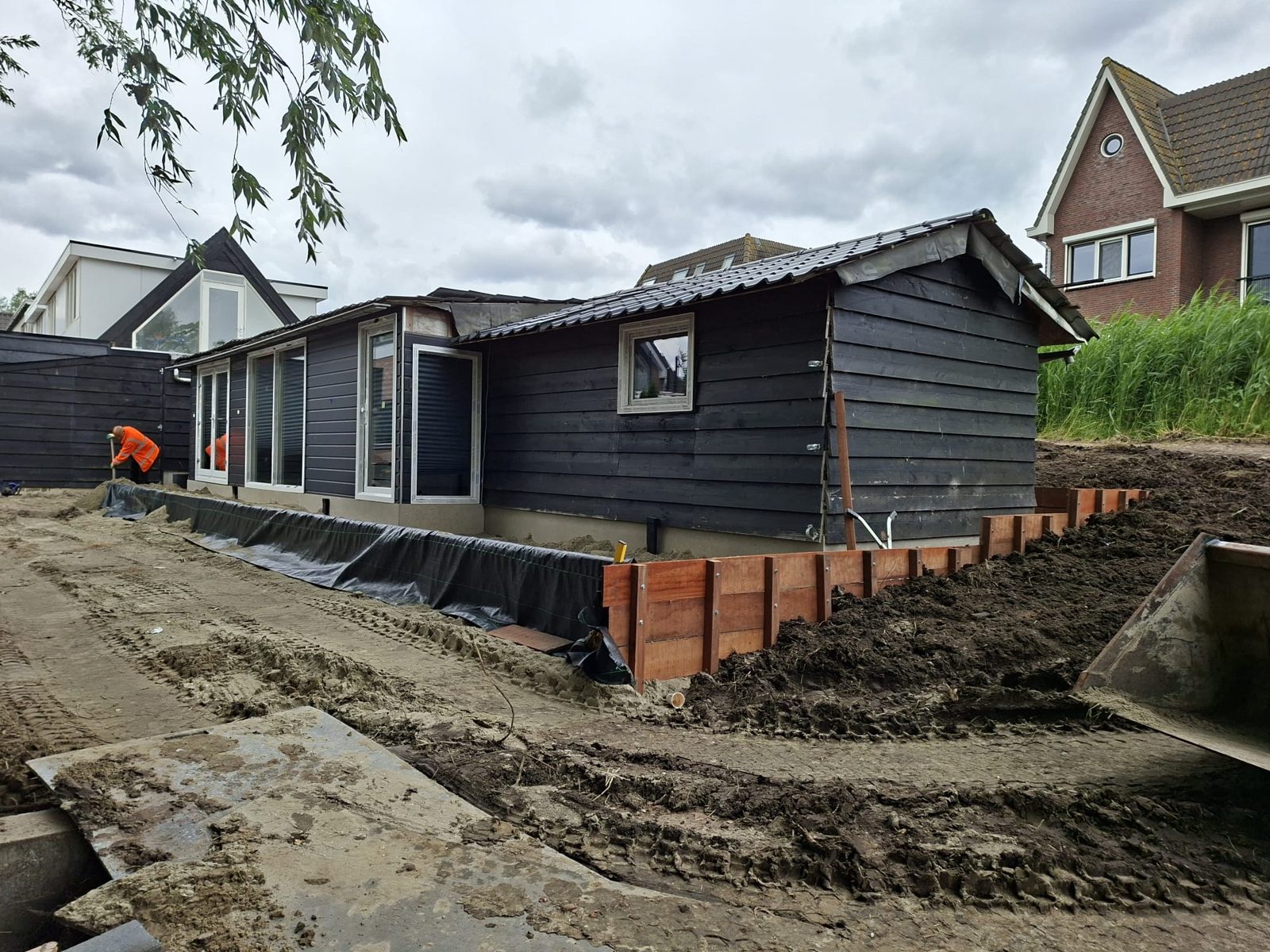 Aanleg van de bestrating met opsluitbanden